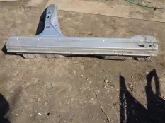 Порог со стойкой правый Nissan Skyline V36