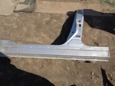 Порог со стойкой левый Nissan Skyline V36