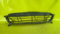 Решетка бампера центральная Hyundai Solaris