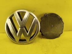 Эмблема решетки радиатора Volkswagen Golf