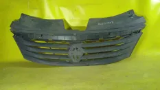 Решетка радиатора renault Logan
