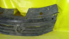 Решетка радиатора renault Sandero