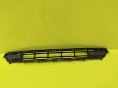 Решетка бампера центральная Volvo xc 40