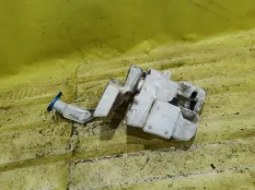 Бачок омывателя лобового стекла Volkswagen Passat