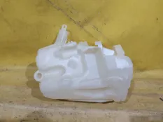 Бачок омывателя Volvo C30