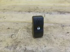 Кнопка центрального замка Renault Logan