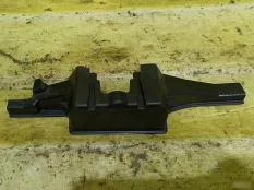 Кронштейн замка капота Toyota Land Cruiser