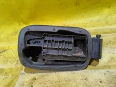 Ниша лючка бензобака Mercedes C
