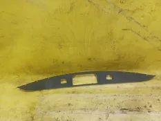 Накладка крышки багажника Mercedes E