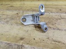 Петля двери Ford Fiesta 6