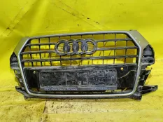 Решетка радиатора Audi Q3