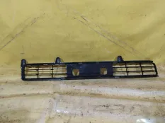 Решетка бампера центральная Toyota Land Cruiser