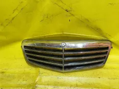 Решетка радиатора Mercedes E