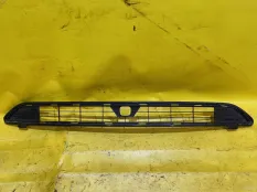 Решетка бампера центральная Toyota RAV4