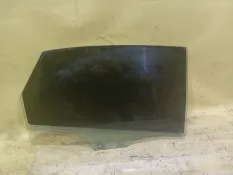 Стекло двери Audi A4