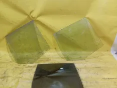 Стекло двери Volkswagen Golf 4