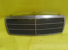 Решетка радиатора Mercedes C