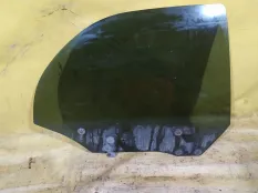 Стекло двери Subaru Impreza