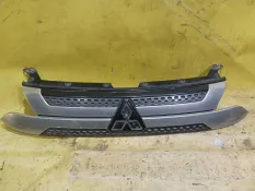 Решетка радиатора Mitsubishi Outlander