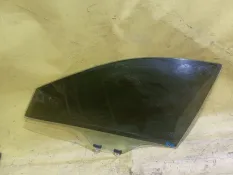 Стекло двери Subaru Impreza