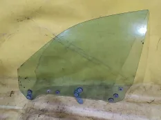 Стекло двери Subaru Impreza