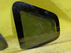 Стекло кузовное глухое Renault Duster
