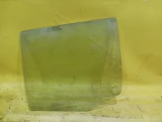 Стекло двери Volkswagen Golf 4