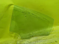 Стекло двери Volkswagen Passat