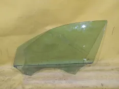 Стекло двери Audi A4