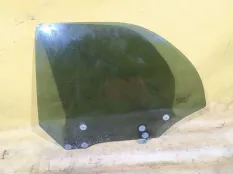 Стекло двери Subaru Impreza