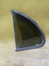 Стекло двери Nissan Micra