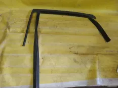 Уплотнитель стекла двери Ford Focus 3