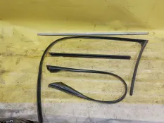 Уплотнитель двери BMW 5