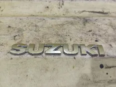 Эмблема Suzuki