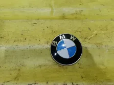 Эмблема капота BMW 5