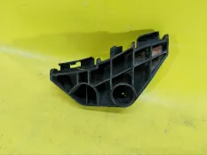 Кронштейн бамперa toyota Corolla