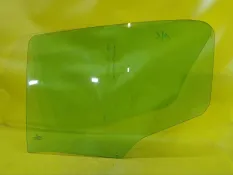 Стекло двери Peugeot 308