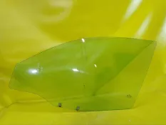 Стекло двери Mitsubishi Carisma