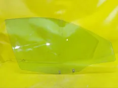Стекло двери Mitsubishi Carisma