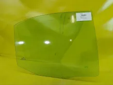 Стекло двери Mitsubishi Carisma