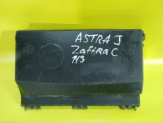 Крышка блока предохранителей Opel Astra J