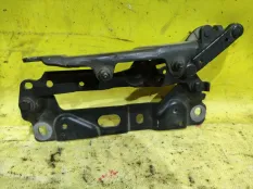 Петля капота bmw 5