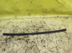 Уплотнитель капота Lada Granta