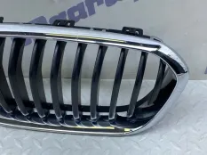Молдинг решетки радиатора BMW 1er 2015-2017 51137371747 F20, передний левый