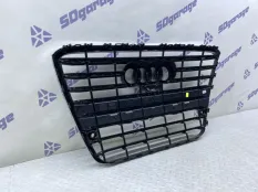 Решетка радиатора Audi A8 2012 4H0853651H H4 CGWD, передняя