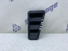 Решетка вентиляционная Mitsubishi Lancer 2005 MR360018 9 4G18, задняя правая