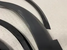 Комплект накладок на крылья LAND ROVER DISCOVERY 5 2020 LR082819 L462 3.0 V6 D GEN2 MONO TURBO