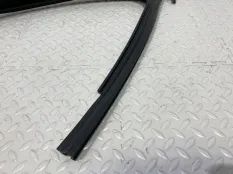 Уплотнитель стекла двери Mercedes S-CLASS 2017 A2227250225 W222 S560 176980, передний правый