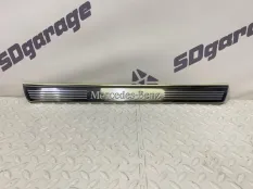 Накладка порога с подсветкой Mercedes S-CLASS 2017 A2226805435 W222 S560 176980, передняя правая
