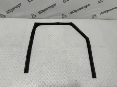 Направляющая стекла LAND ROVER DISCOVERY 5 2020 LR106794 L462 3.0 V6 D GEN2 MONO TURBO, задняя левая